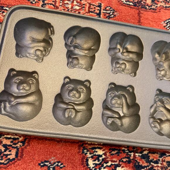 UNUSED 1984 John Wright Teddy Pan 7-1/2” x 15” Cast Iron Bakeware - Picture 2 of 7